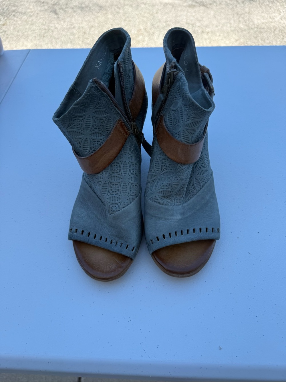 Open-Toe Women's Mules in Slate Blue with Brown Accent